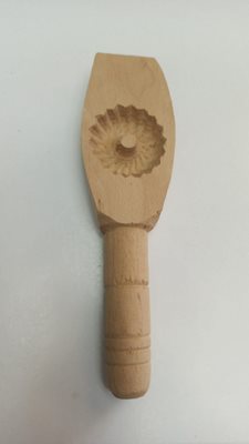 תבנית מעץ עגול עם חור באמצע קוטר 5.