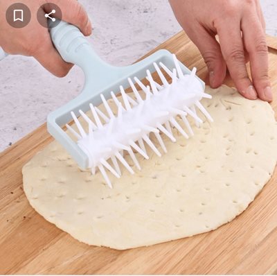 גלגלת לחורר בצק.