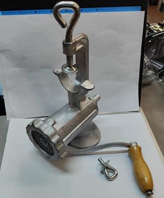 מטחנת בשר ידנית וירקות מספר 10נירוסטה