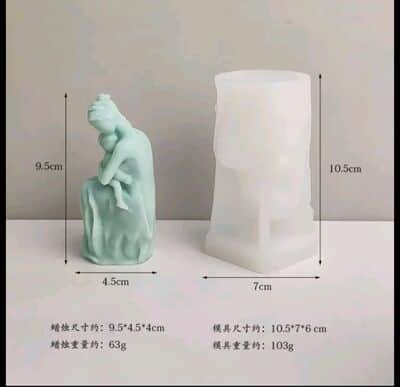 סיליקון תלת ממד אמא מחבקת בנה. גובה 10 סמ קוטר 5 סמ (מתאים לחג האם)