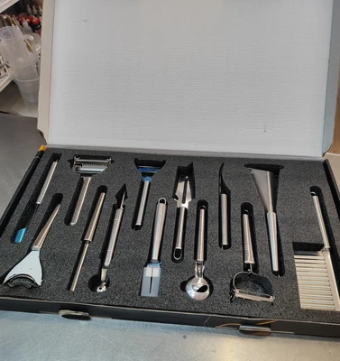 סט לעיצוב פירות וירקות\ערכת כלים לפיסול פירות .13 כלים