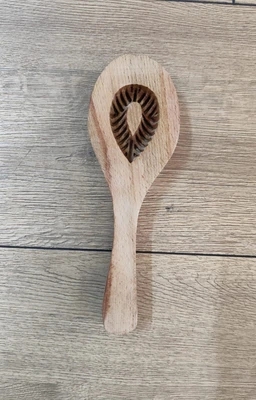 תבנית מעמול צורת עלה עם חור עמוק