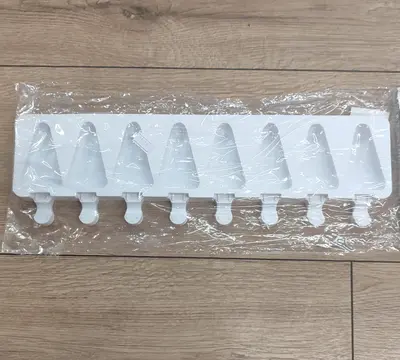 תבנית סיליקון משולשים לגלידה ,מוס,כדורי שוקולד